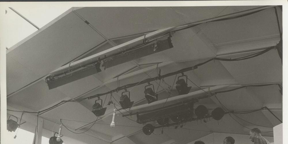 Muddy Waters singing with other musicians at the Newport Jazz Festival. Credit: The Estate of Victor Kalin.